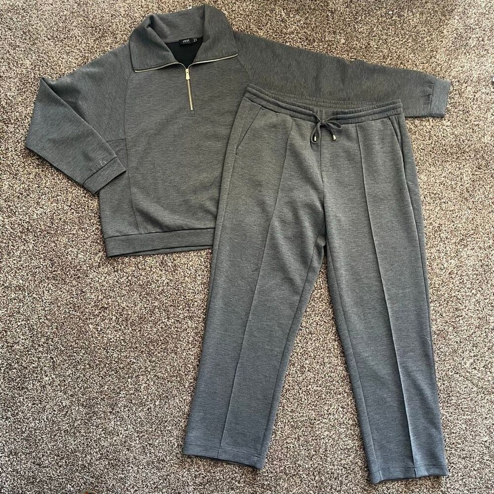 Women’s size 12 and 14 Matching grey loungewear set from Yest